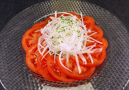 トマトと玉ねぎのサラダの画像