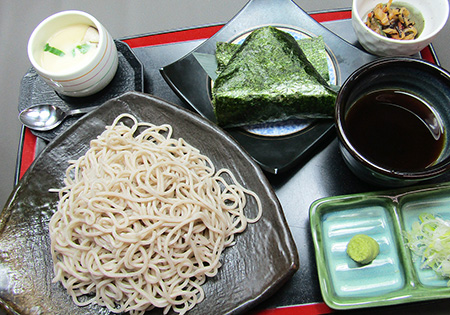 おにぎりそばセットの画像